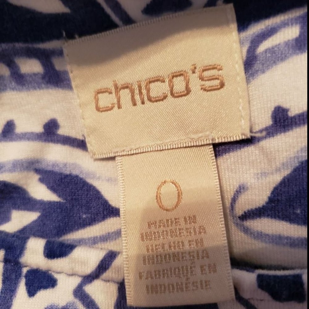 CHICO'S SZ 0 (XS) BLUE WHITE PAISLEY ASYMMETRIC STRETCH RAYON TOP BLOUSE - Picture 3 of 6